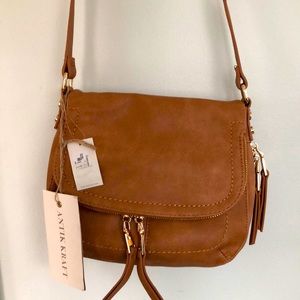 This cute brown bag is a cross body bag and has many pockets.